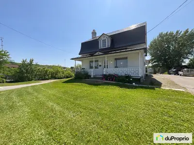 Au coeur de Saint-Tite, une magnifique maison datant de 1872 avec 6 chambres, située en zone commerc...