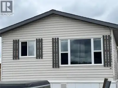 DON’T DELAY-MAKE YOUR MOVE TODAY! Quick possession is available on this beautifully maintained 50’ x...