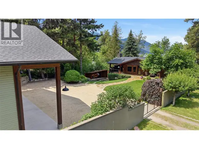 102 SANDNER Road Christina Lake, British Columbia in Houses for Sale in Penticton - Image 8