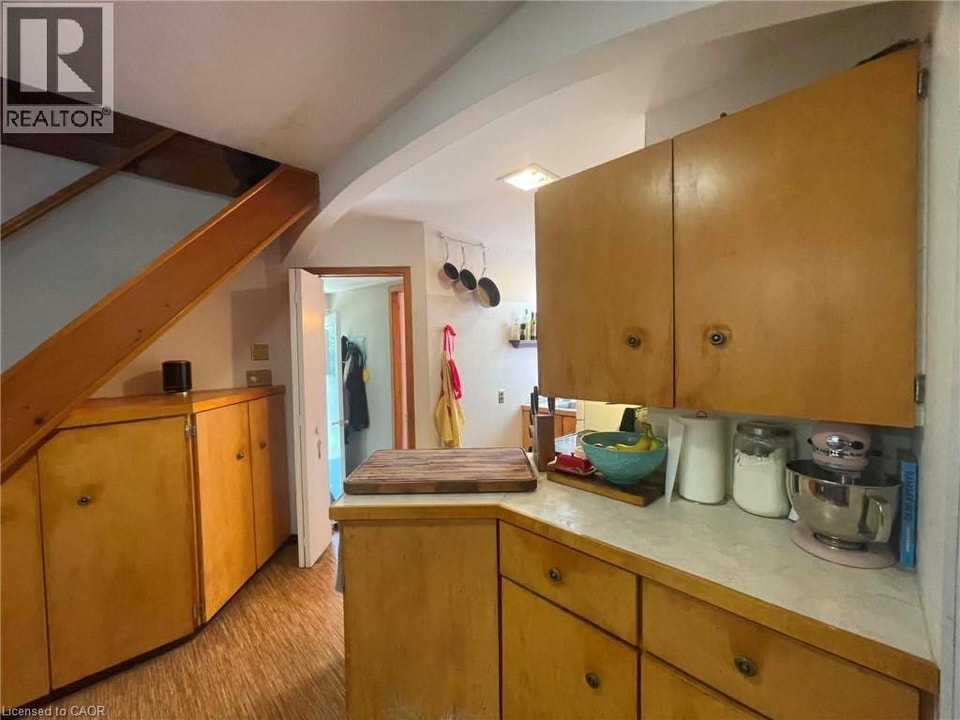 270 WEST 18TH Street Hamilton, Ontario 3