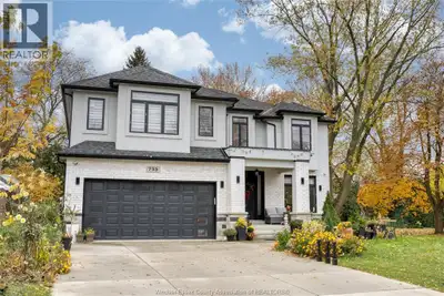 South Windsor best schools, close to St. Clair college, all amenities.3 years new 2-storey home. 5+3...