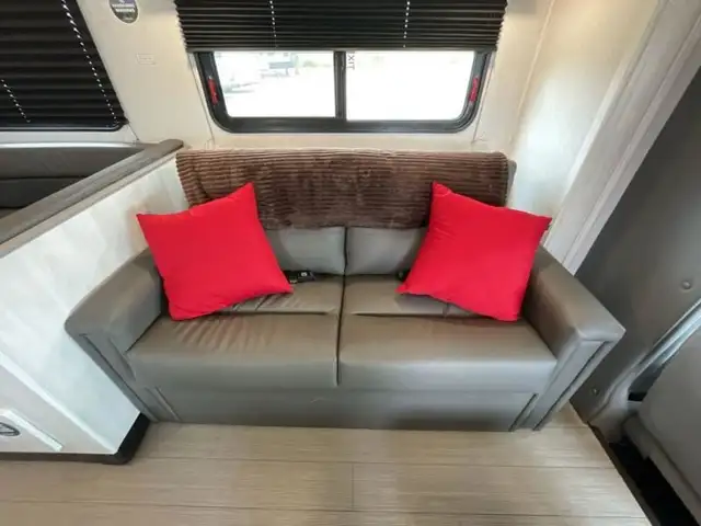 2026 EAST TO WEST Entrada 2950OK in RVs & Motorhomes in Edmonton - Image 27