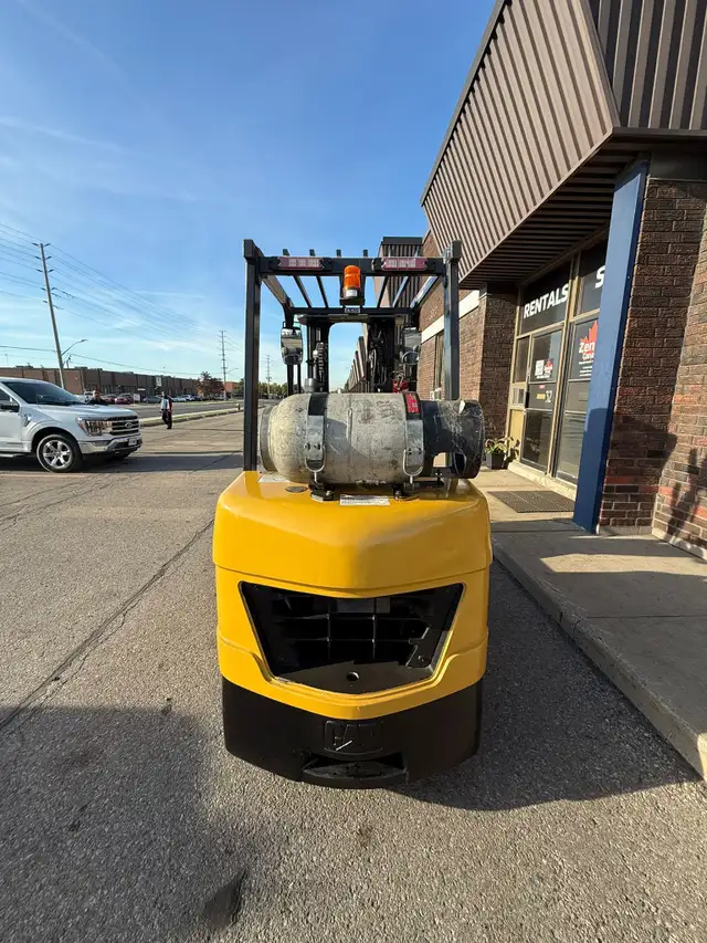 2019 CAT 6000 LBS. LPG 3 STATE 3 WAY FORKLIFT ON SALE in Heavy Equipment in Mississauga / Peel Region - Image 4