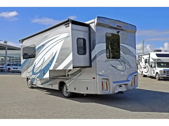 2020 Entegra Coach Qwest 24L 1 extension mercedes turbo diesel S in RVs & Motorhomes in Laval / North Shore - Image 38
