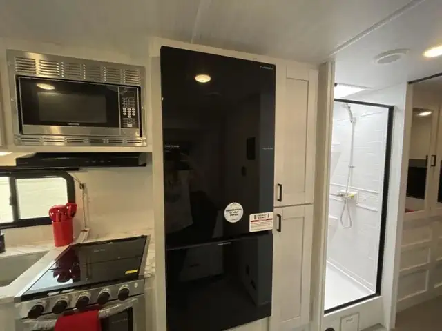 2026 EAST TO WEST Entrada 2950OK in RVs & Motorhomes in Edmonton - Image 18