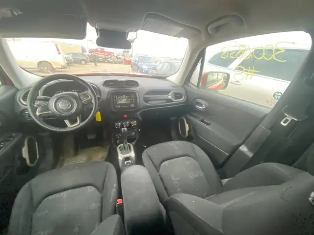 2015 Jeep Renegade LATITTUDE *ONLY FOR PARTS* in Auto Body Parts in Regina - Image 6