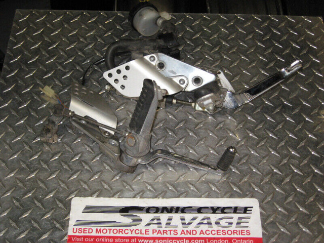 1999  -2004 kawasaki zrx-1100,1200 footpegs in Other in London - Image 2