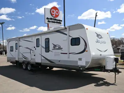 The 2014 Jay Flight 34FKDS is a spacious and well-appointed travel trailer designed for comfort and...