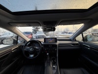 The RX 350 is defined by its "floating roofline" design and the signature Lexus spindle grille. With... (image 7)