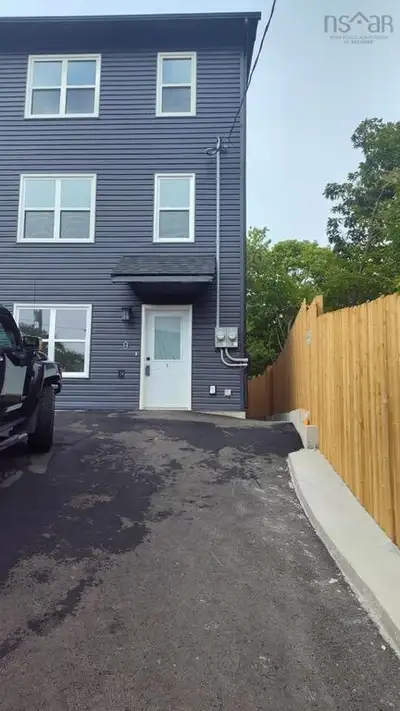ARI Properties is proud to present this newly constructed 1 bedroom apartment located on Layton Road...