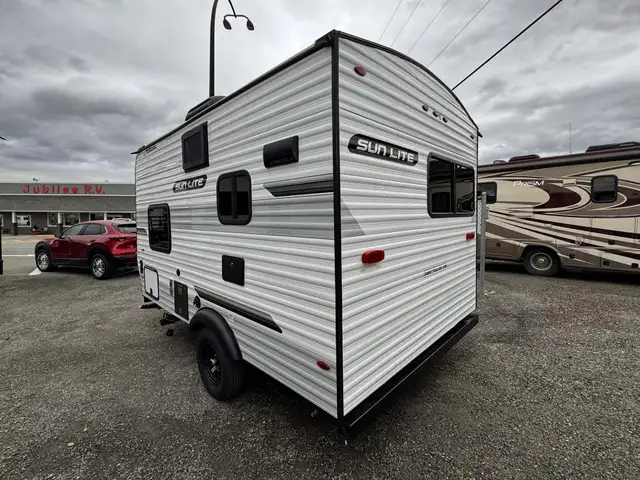 2027 ,Sun Lite,Sunset Park RV 15MB in Travel Trailers & Campers in Kamloops - Image 4