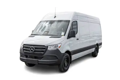 Le Mercedes Sprinter repousse les limite de la polyvalence et du professionnalisme. Conçu pour les e...