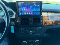 Zoomer Auto 2010 Mercedes-Benz GLK-Class 4MATIC GLK 350 comes loaded with Bluetooth, Leather Power H... (image 9)