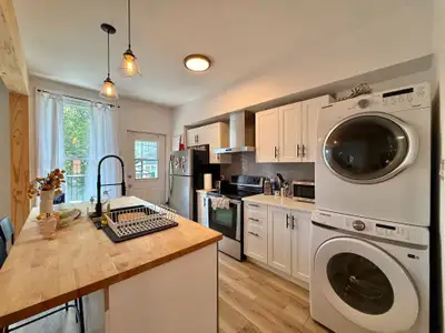 5 1 2-5 1/2-5 et demi-5 and half-3 beds-3 bedrooms-3 chambres-Disponible maintenant-Now available-Sa...