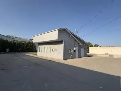 P06//Portage La Prairie/BE YOUR OWN BOSS!! VENDOR FINANCING MAY BE AVAILABLE. OWNER SAYS MANY CONSEC...