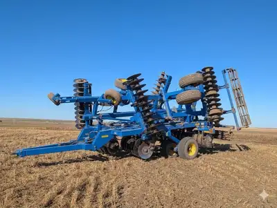 2012 LANDOLL 7431-23 23 FT VERTICAL HIGH SPEED DISC - Rear Rolling Basket, Scrapers, 3 Section Foldi...