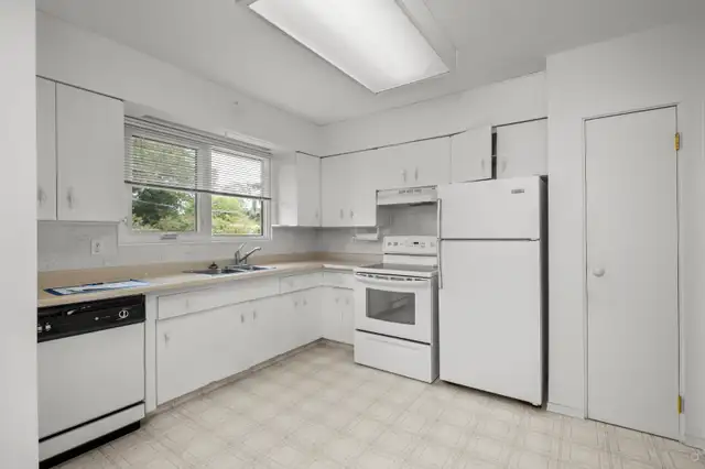 Well Maintained Crescent Heights Bungalow63010224491779124