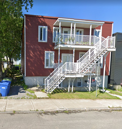 418-655-8281 À voir au 87 Avenue Turcotte, superbe grand 5 1/2, situé au 2e et dernier étage d'un pe...