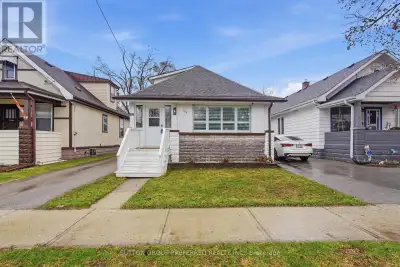 Welcome to this charming bungalow nestled in a quiet, family friendly neighborhood in London. Offeri...