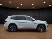 Price includes $1,000 finance credit. Price does not include fees or taxes. The 2024 Volkswagen Atla... (image 3)