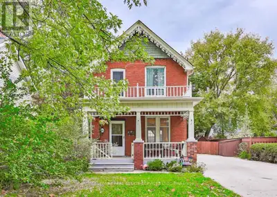 Welcome to 416 Reynolds Street, in the Heart of Old Oakville. The long drive, manicured yard and cov...