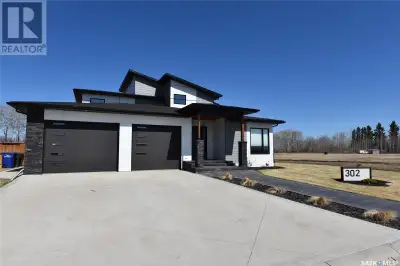 Stunning designer home with thoughtful appointments on 302 Coventry Crescent is fresh to market! Thi...