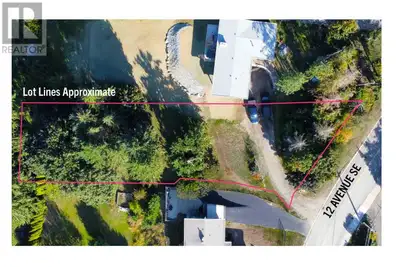 HILLCREST! 0.36 acre vacant residential building lot 2 blocks from Hillcrest school. R17 zoning. Des...