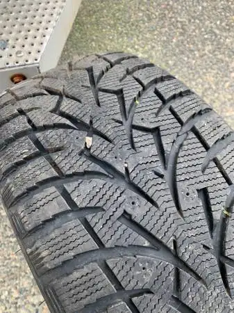 a nice toyo winter tire brand new take off with full tread as new (1 TIRE ONLY) size 225/40/18 92T M...