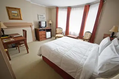 **WINTER ROOM RENTALS – DOWNTOWN CHARLOTTETOWN** **Available: November 1, 2026 – April 30, 2027 (6-M...