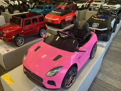 Features: ECO-Leather seat for 1 rider, 36 cm wide, with upgraded 5-point seatbelt Toy Storage MP3,...