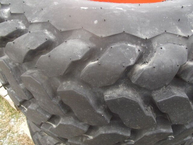 pneu pour tracteur 21.5L-16.1 new condition dans Pneus et jantes  à Gaspésie - Image 3