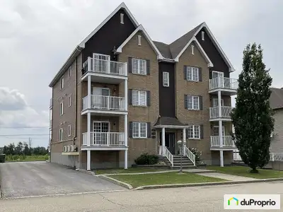 Multiplex de 6 unités construit en 2010 qui a connu un seul propriétaire. Grand logement soit de 120...