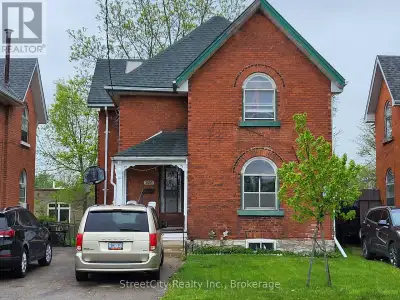 This upper/lower duplex has been owned by the same owner for decades. Upper apartment is occupied by...