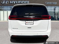 *2024 Chrysler Pacifica Touring L | Leatherette Seats | Carplay * Previous daily rental. Spacious, c... (image 3)
