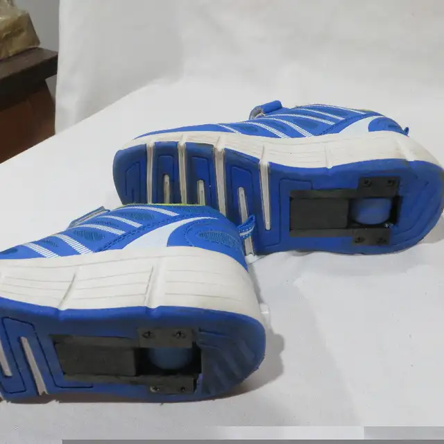 Wheely Fun Shoes For Kids Size 5 in Other in Winnipeg - Image 5