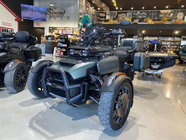 2025 Can-Am Canyon Redrock Edition in Street, Cruisers & Choppers in Kitchener / Waterloo - Image 3