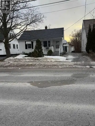 Newly Renovated spacious 3+1 Bedrooms with 2 full washrooms Detached Bungalow for Lease in Lindsay ....