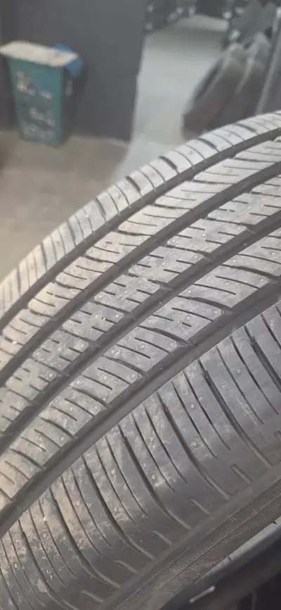 Pratiquement neuf 205/60r16 Toyo 514-501-6036
