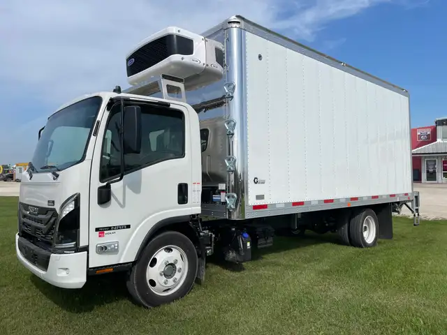 2025 NRR DIESEL refrigerated 18'cube van REEFER