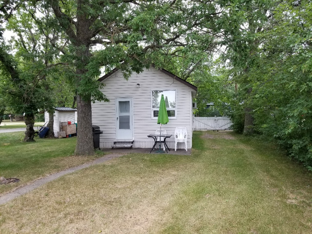 Lakeside Cottage, 206 Grand Marais  Blvd. in Manitoba - Image 2