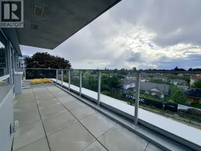 Beautiful and modern 2-bedroom, 2-bathroom condo available for rent in a great location. This bright...