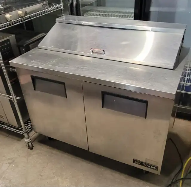 Refrigerated Sandwich / Salad / Food Prep Table (USED) 4ft & 5ft in Industrial Kitchen Supplies in City of Toronto - Image 4