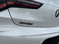 Leather interior, all wheel drive, no accidents, only 1 previous owner, backup camera, tinted window... (image 5)