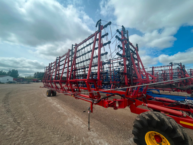 REDUCED!! 2018 Bourgault XR770 in Farming Equipment in Saskatoon - Image 3