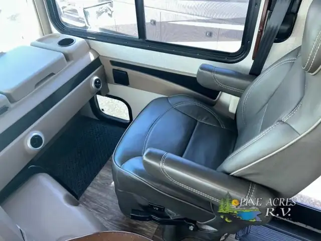 2018 Forest River RV Georgetown 7 Series 34P7 only 12 k Miles in RVs & Motorhomes in Moncton - Image 72