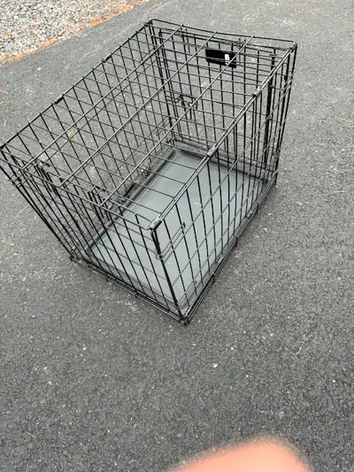 Pet Kennel $60.00 24 inches long x 18 inches wide x 19 inches high Phone 613-938-8839