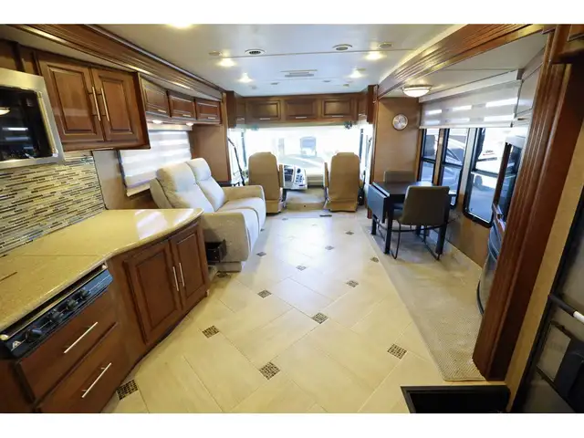 2015 Coachmen Encounter Classe A VR / RV FULL PAINT 3 Extensions in RVs & Motorhomes in Laval / North Shore - Image 5
