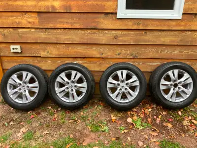 4 Michelin X Tour Tires In Good Condition 215/60R16