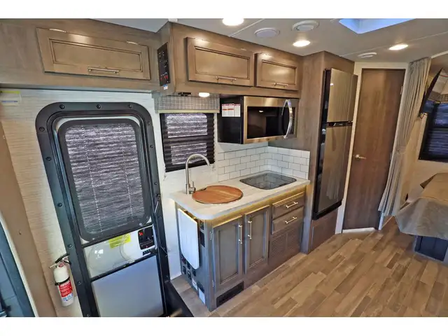 2024 Entegra Coach Qwest SE 24L + Moteur Mercedes Diesel in RVs & Motorhomes in Laval / North Shore - Image 18