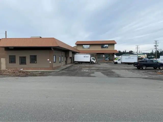Industrial/Commercial/Retail/Multi-Use Space for rent - Unit E in Commercial & Office Space for Rent in Nanaimo - Image 2